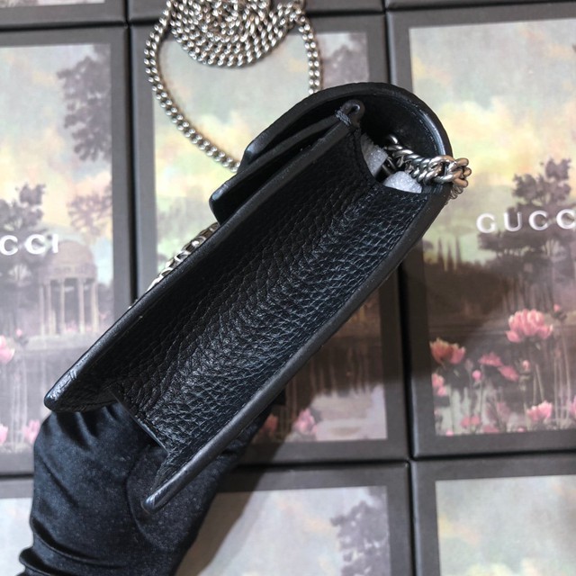Gucci經典款女包 476430 古馳虎頭扣鏈條小挎包 Gucci女士手拿包 錢包  gqy3560